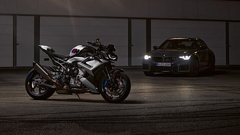 BMW M2 δίπλα από την M R